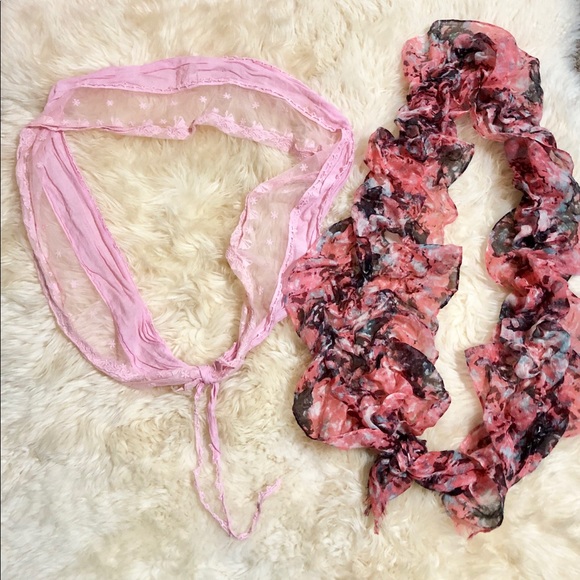 ❗️SOLD❗️🎉{x2Host pick}•Floral Pink Scarf• - Picture 6 of 7